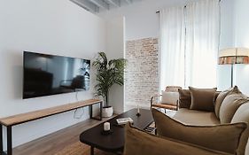 O&L Puñonrostro Bright Minimalist Central Home